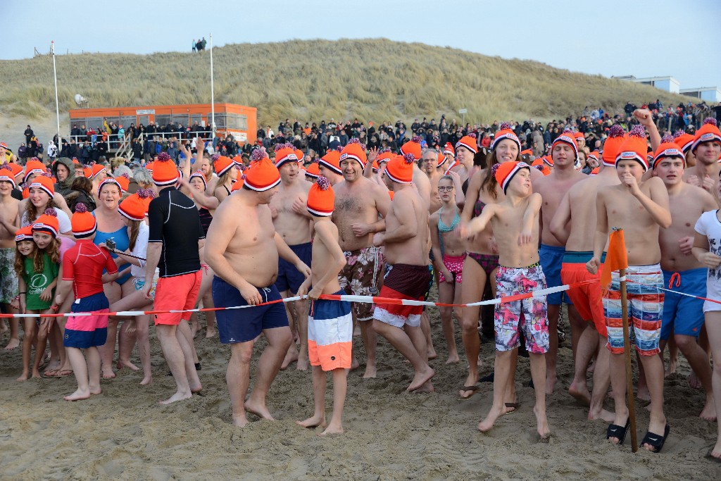 ../Images/Nieuwjaarsduik Nederzandt 2015 029.jpg